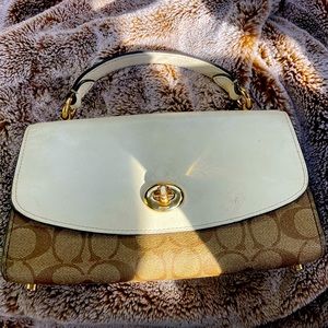 I’m selling my coach purse that I got last year, I don’t really use it anymore.